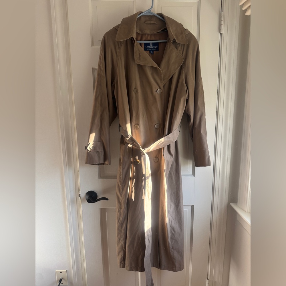 London Fog Limited Edition Trench Coat
Tan Size 10 Detachable Liner Hood